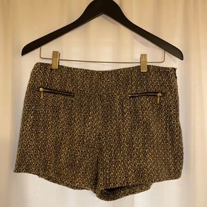 Side zip-up shorts! Size M